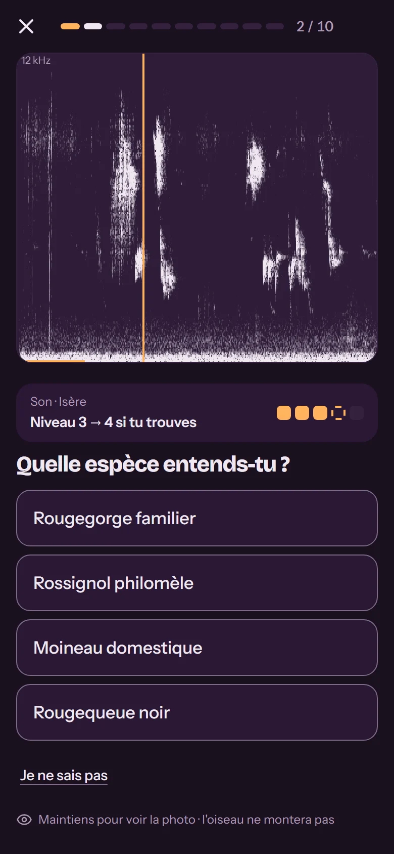 Une question au son pendant une séance : le sonagramme de l'enregistrement, l'oiseau au niveau 3 qui passe au niveau 4 s'il est trouvé, et quatre noms au choix.